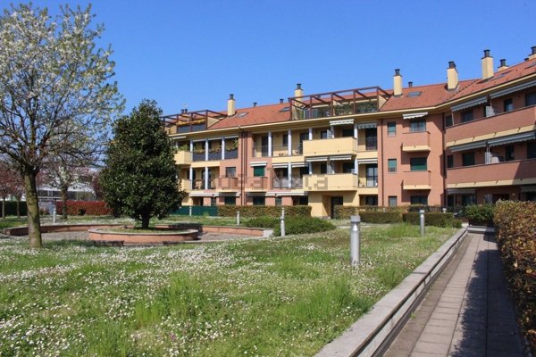 appartamento in vendita a Rho in zona Ghisolfa