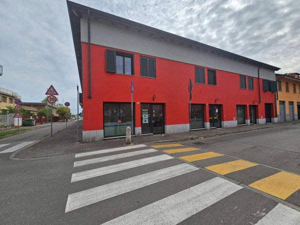 appartamento in vendita a Rho in zona Lucernate