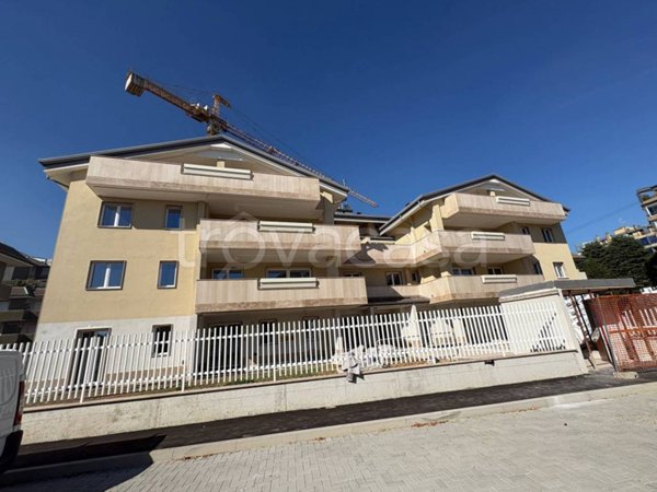 appartamento in vendita a Rho in zona Castellazzo