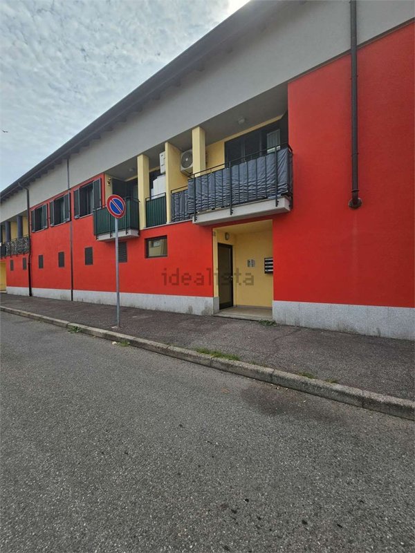 appartamento in vendita a Rho in zona Lucernate