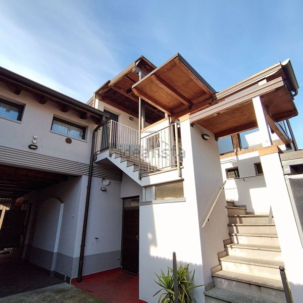 appartamento in vendita a Rho in zona Biringhello