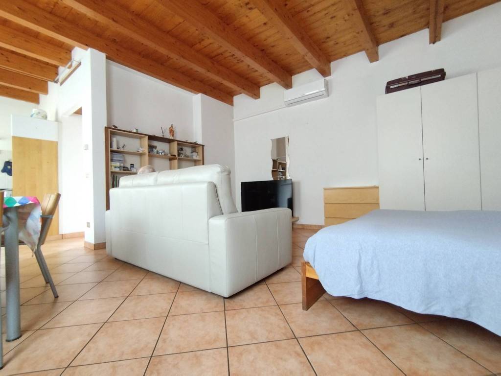 appartamento in vendita a Rho in zona Biringhello