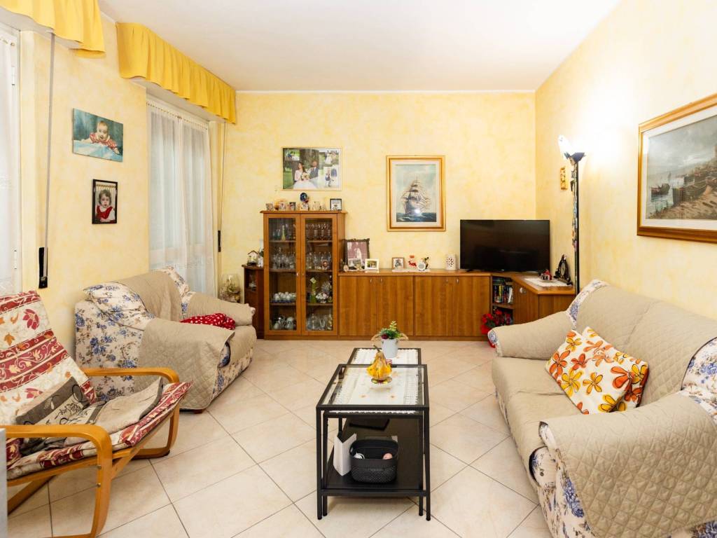 appartamento in vendita a Rho in zona Biringhello