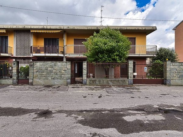 casa indipendente in vendita a Rho in zona Passirana