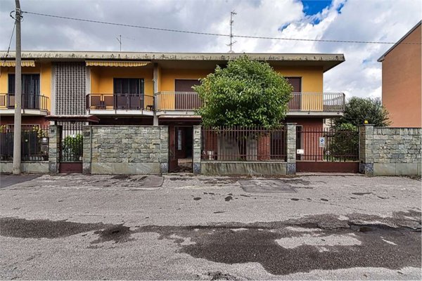 casa indipendente in vendita a Rho in zona Passirana