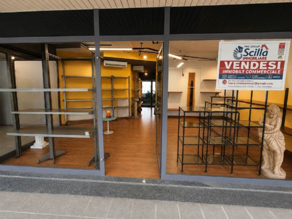 negozio in vendita a Rho