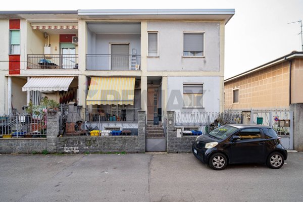 casa indipendente in vendita a Rho