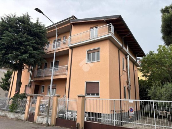 appartamento in vendita a Rho in zona Ghisolfa