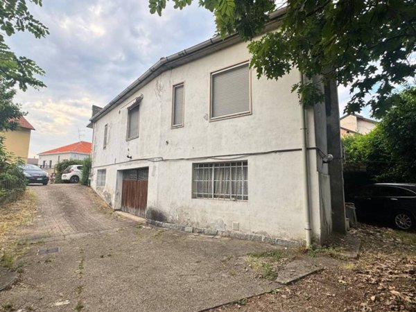 casa indipendente in vendita a Rho in zona Lucernate