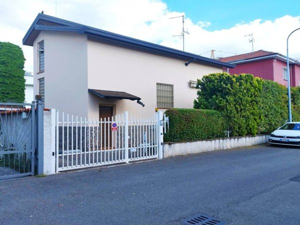 casa indipendente in vendita a Rho