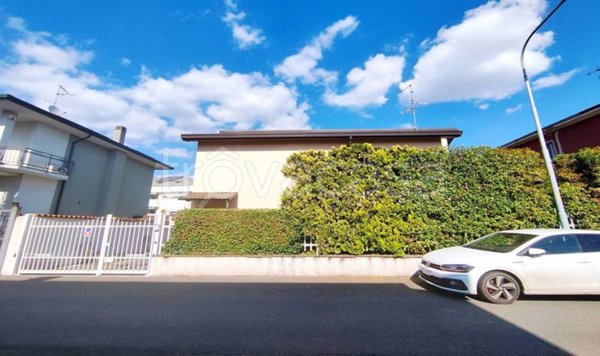 casa indipendente in vendita a Rho