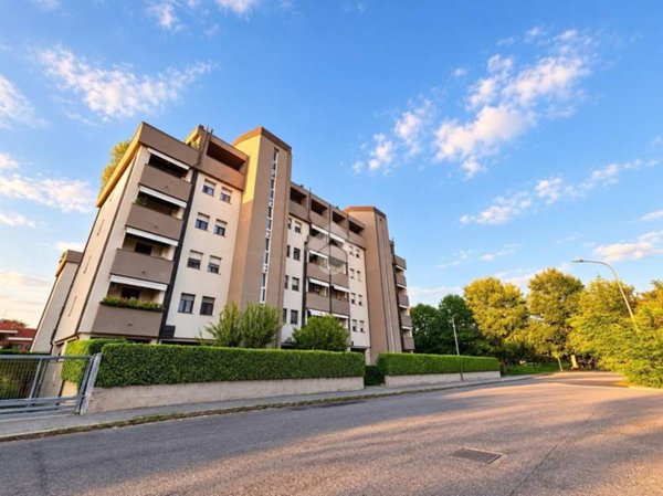 appartamento in vendita a Rho in zona Passirana