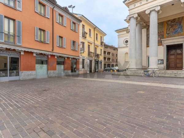 negozio in vendita a Rho