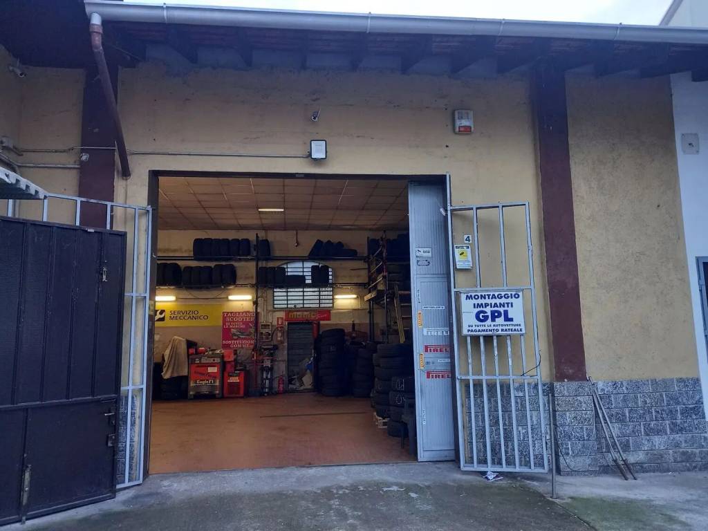 locale commerciale in vendita a Rho