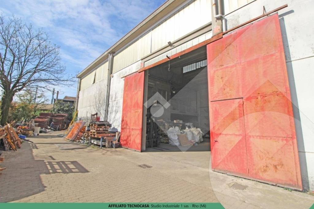locale commerciale in vendita a Rho in zona Mazzo