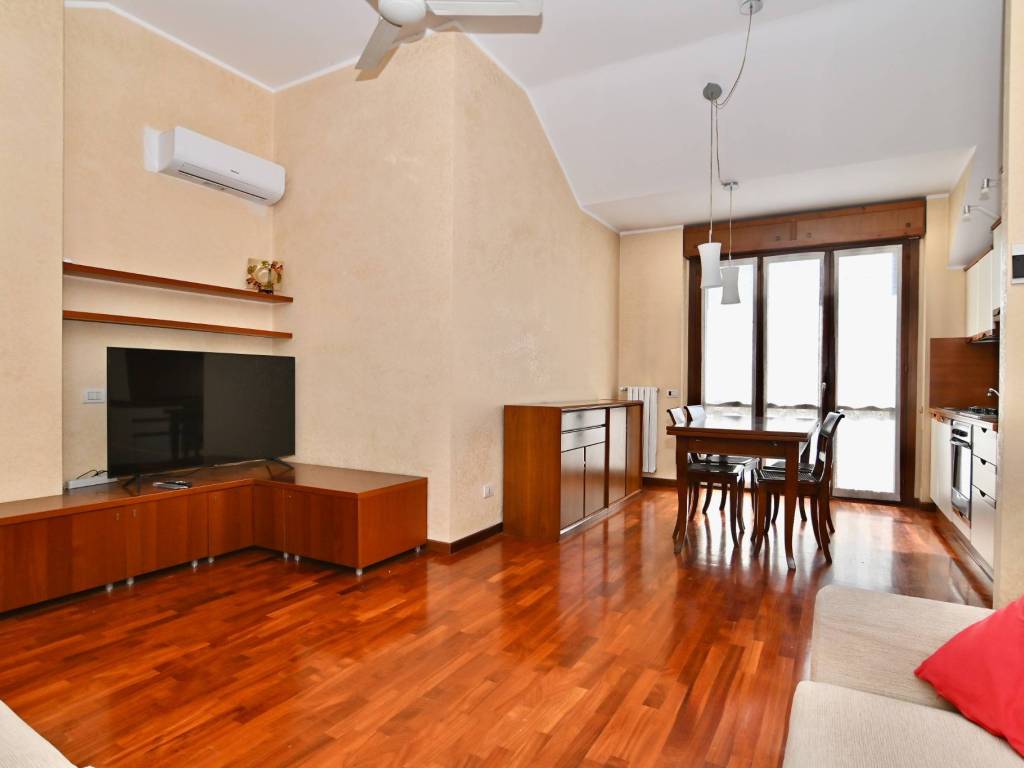 appartamento in vendita a Rho in zona Lucernate