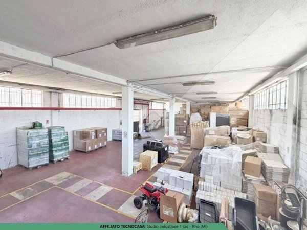 locale commerciale in vendita a Rho in zona Biringhello