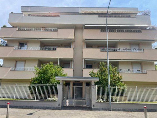 appartamento in vendita a Rho in zona Biringhello