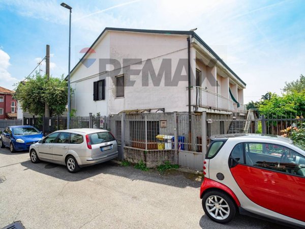 casa indipendente in vendita a Rho