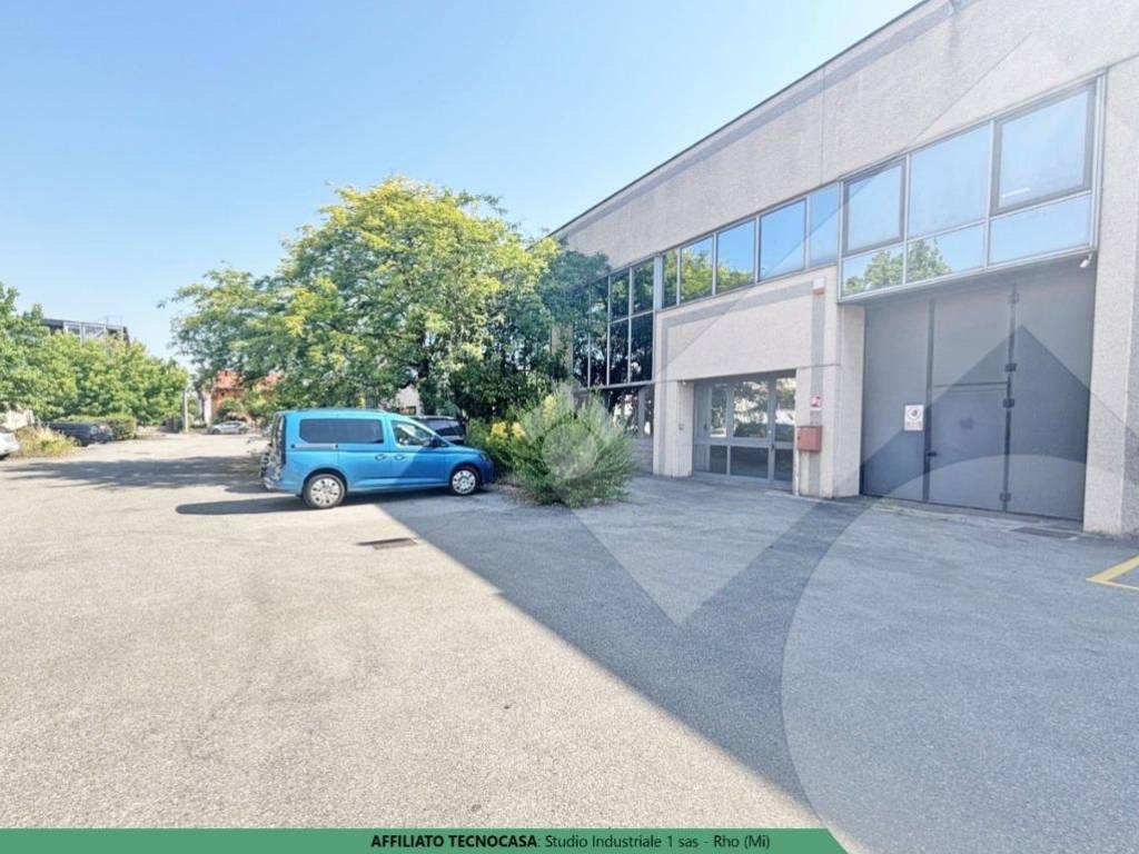 locale commerciale in vendita a Rho in zona Passirana