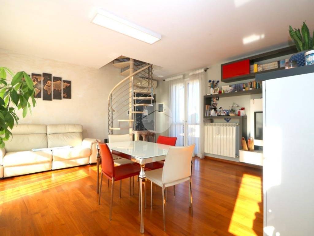 appartamento in vendita a Rho in zona Lucernate