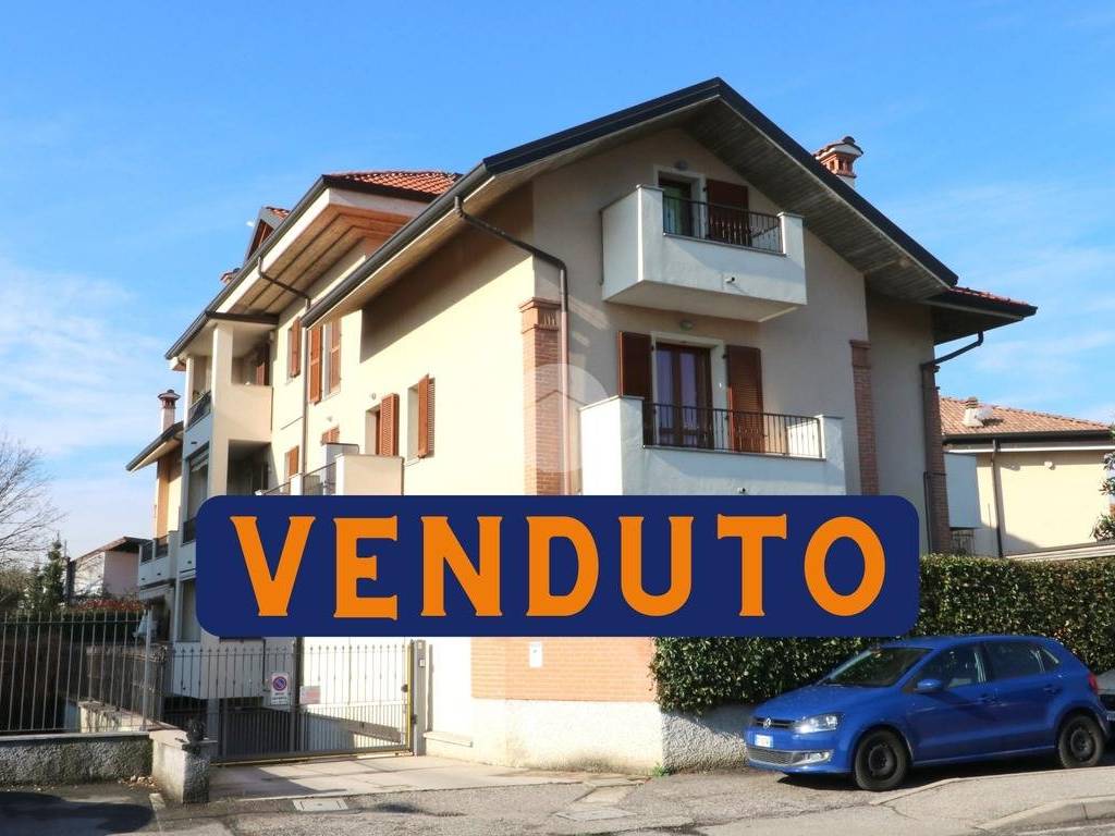 appartamento in vendita a Rho in zona Lucernate
