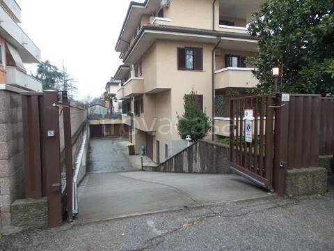 negozio in vendita a Rho in zona Terrazzano