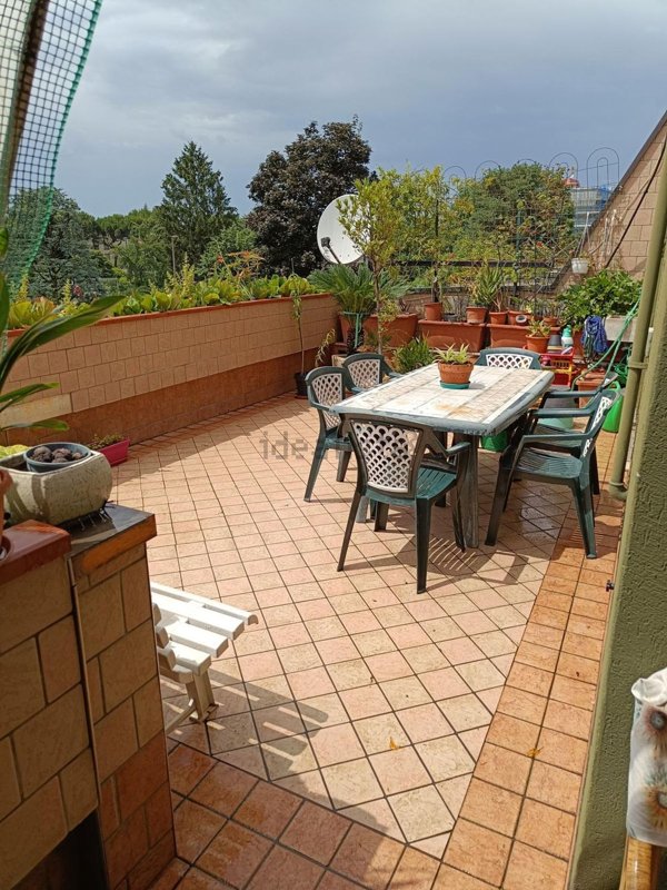 appartamento in vendita a Rho in zona Mazzo