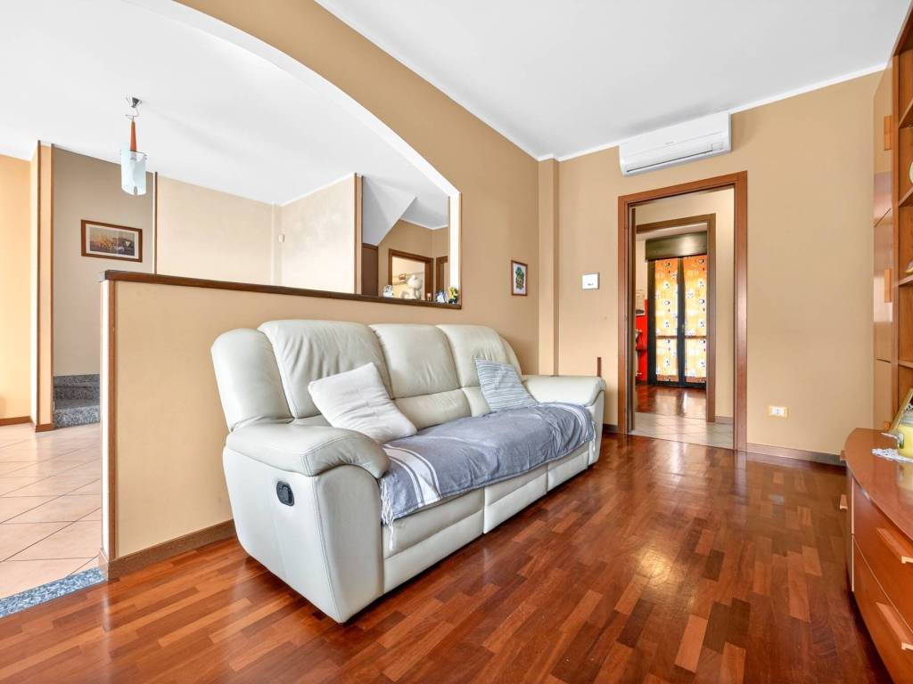 appartamento in vendita a Rho in zona Ghisolfa