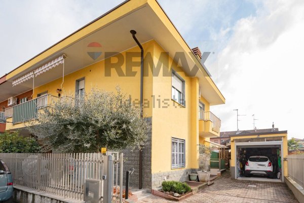 casa indipendente in vendita a Rho in zona Terrazzano