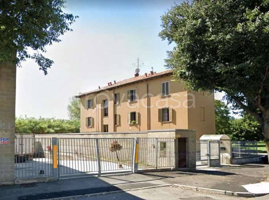 appartamento in vendita a Rho in zona Lucernate