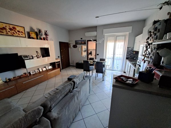 appartamento in vendita a Rho in zona Biringhello