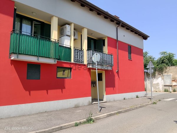 appartamento in vendita a Rho in zona Lucernate