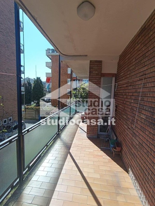 appartamento in vendita a Rho in zona Biringhello