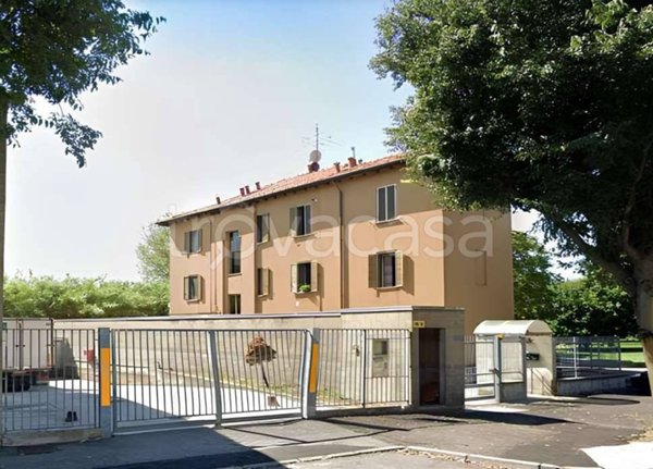 appartamento in vendita a Rho in zona Lucernate