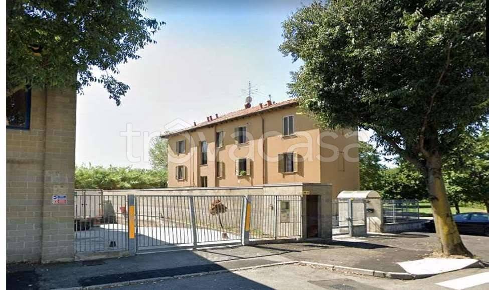 appartamento in vendita a Rho in zona Lucernate