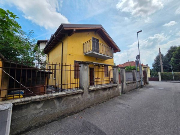 casa indipendente in vendita a Rho in zona Biringhello
