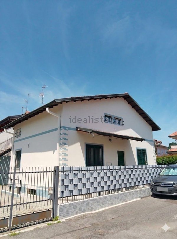 casa indipendente in vendita a Rho in zona Passirana