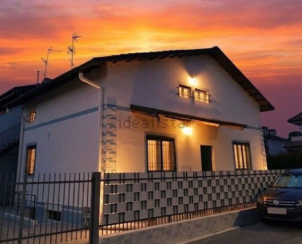 casa indipendente in vendita a Rho in zona Passirana