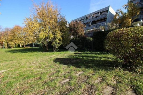 appartamento in vendita a Rho in zona Mazzo
