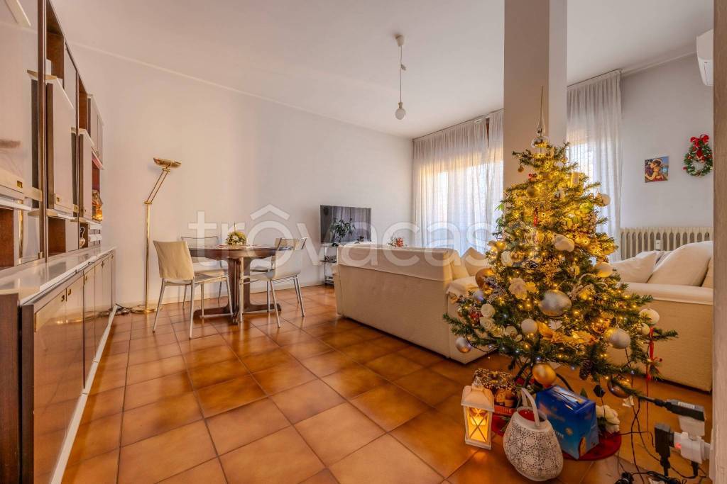 appartamento in vendita a Rho in zona Castellazzo