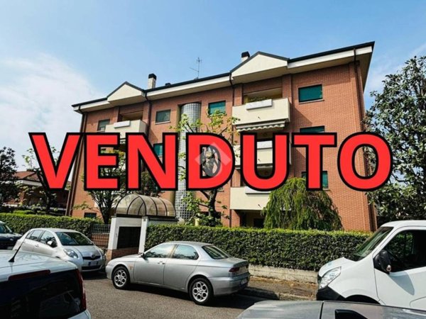 appartamento in vendita a Rho in zona Ghisolfa