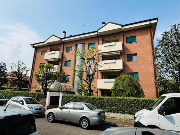 appartamento in vendita a Rho in zona Ghisolfa