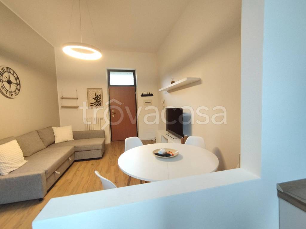 appartamento in vendita a Rho in zona Mazzo