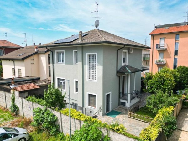 casa indipendente in vendita a Rho in zona Castellazzo
