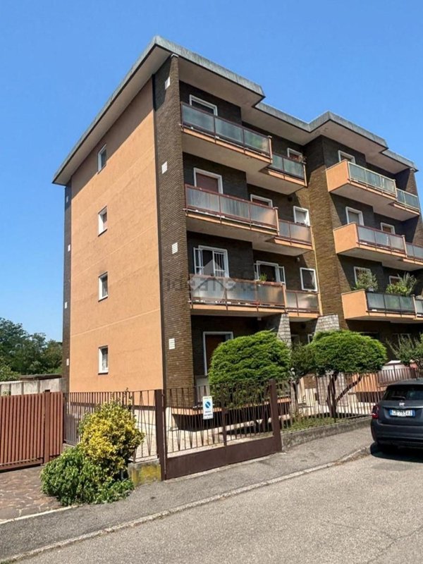 appartamento in vendita a Rho in zona Pantanedo