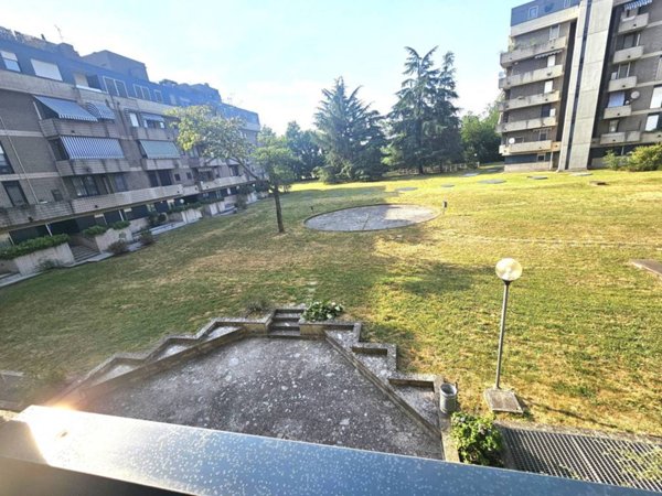 appartamento in vendita a Rho in zona Castellazzo