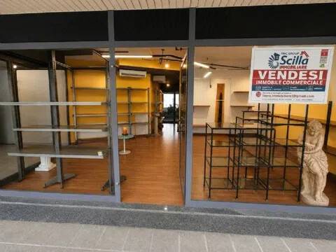 negozio in vendita a Rho