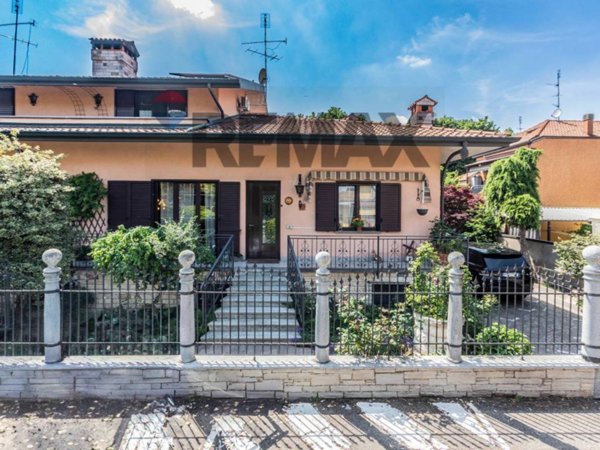 casa indipendente in vendita a Rho