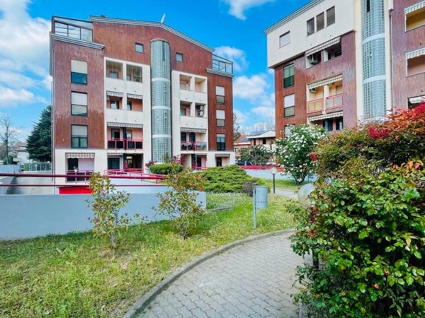 appartamento in vendita a Rho in zona Passirana